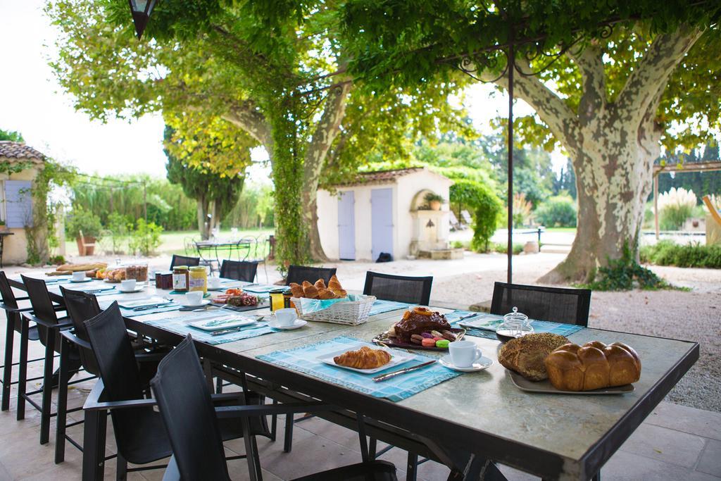 Sous Les Platanes B&B Châteaurenard Екстериор снимка